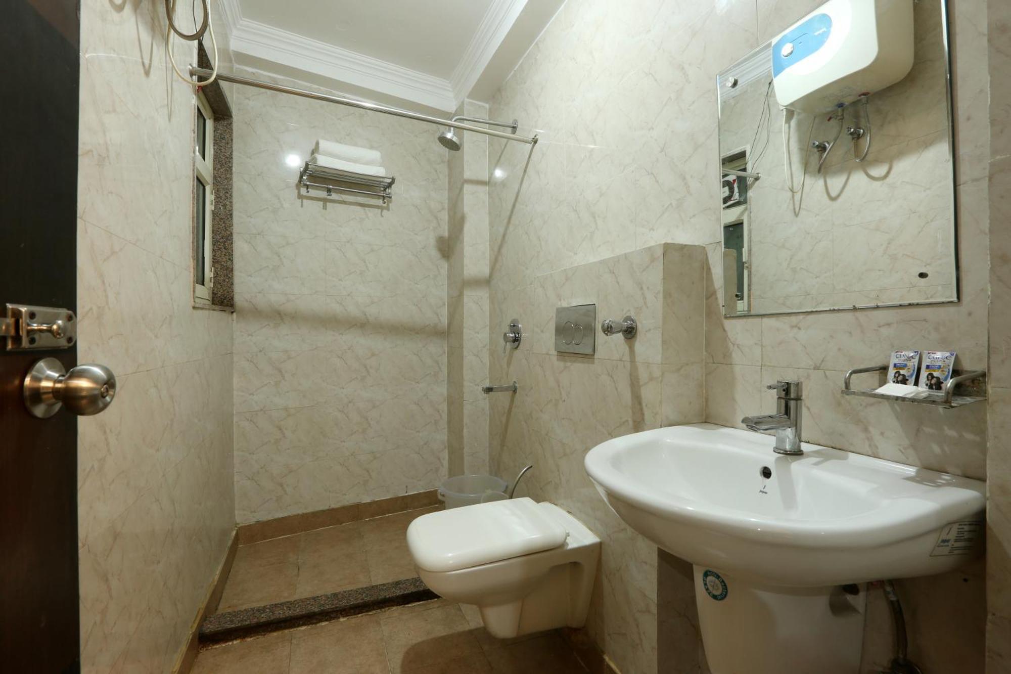 Hotel Ark Wood At Airport Nowe Delhi Zewnętrze zdjęcie